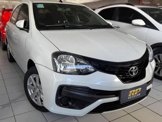 TOYOTA ETIOS 1.5 X PLUS 16V FLEX 4P AUTOMÁTICO TOYOTA ETIOS 1.5 X PLUS 16V FLEX 4P AUTOMÁTICO